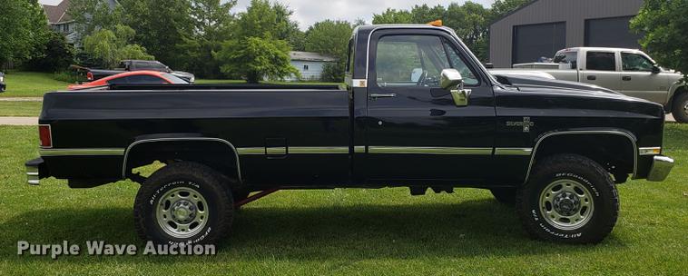 image for item EU9844 1985 Chevrolet K30 pickup  truck