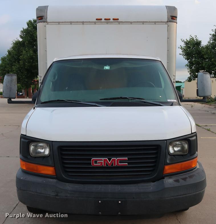 image for item FE9617 2005 GMC Savana G3500 box truck