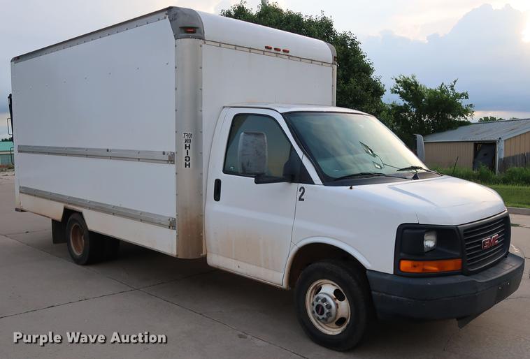 image for item FE9617 2005 GMC Savana G3500 box truck