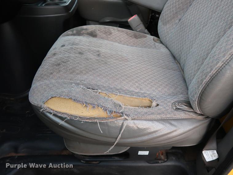 image for item FE9617 2005 GMC Savana G3500 box truck