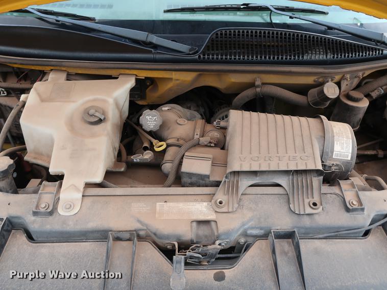 image for item FE9617 2005 GMC Savana G3500 box truck