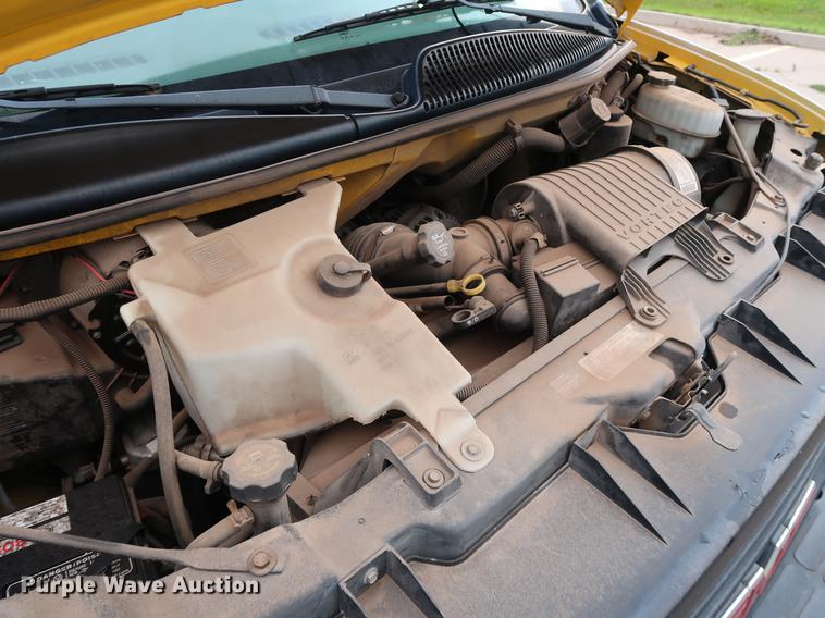 image for item FE9617 2005 GMC Savana G3500 box truck