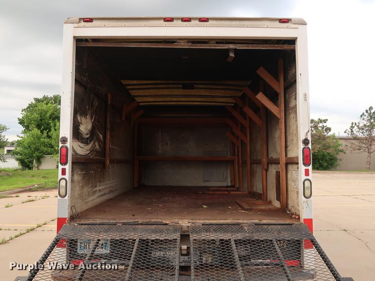 image for item FE9617 2005 GMC Savana G3500 box truck