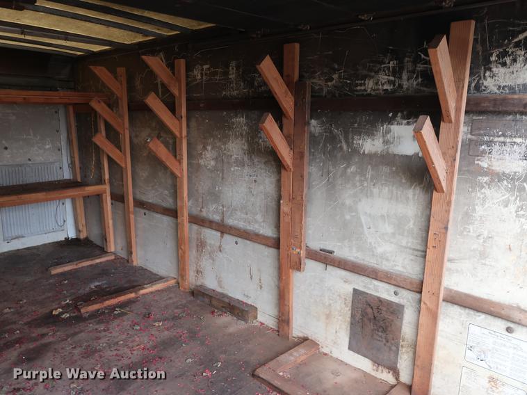 image for item FE9617 2005 GMC Savana G3500 box truck