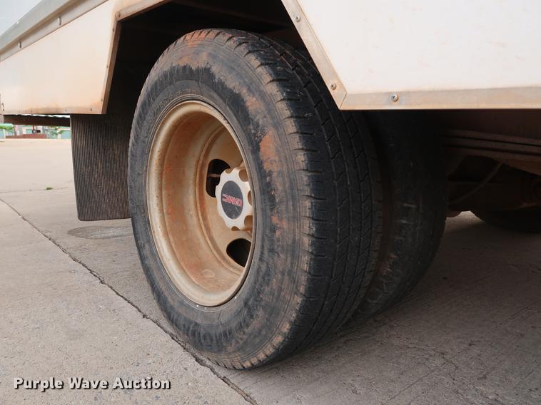 image for item FE9617 2005 GMC Savana G3500 box truck