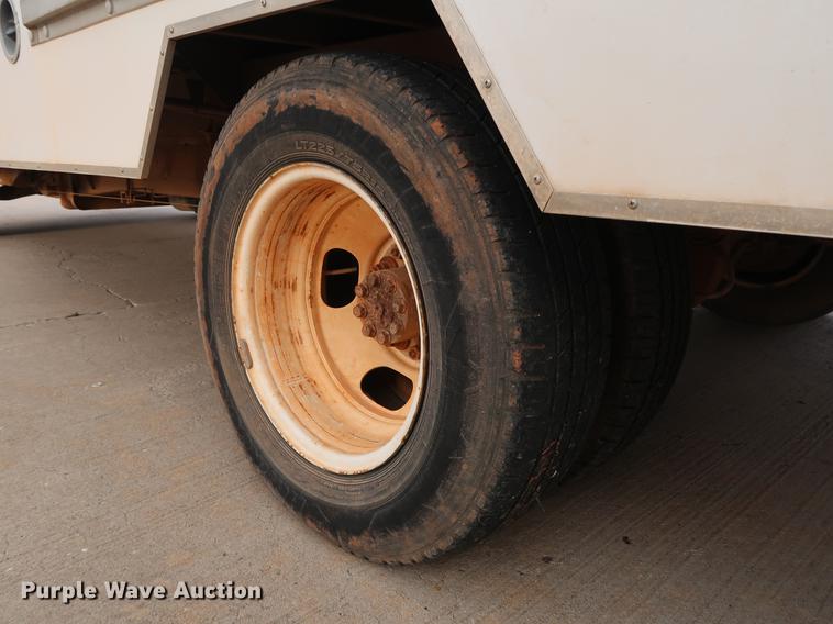 image for item FE9617 2005 GMC Savana G3500 box truck