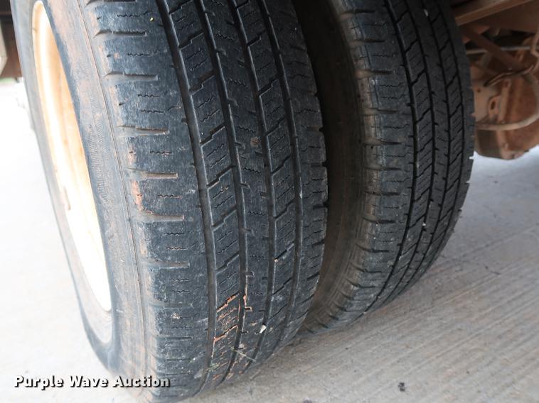 image for item FE9617 2005 GMC Savana G3500 box truck