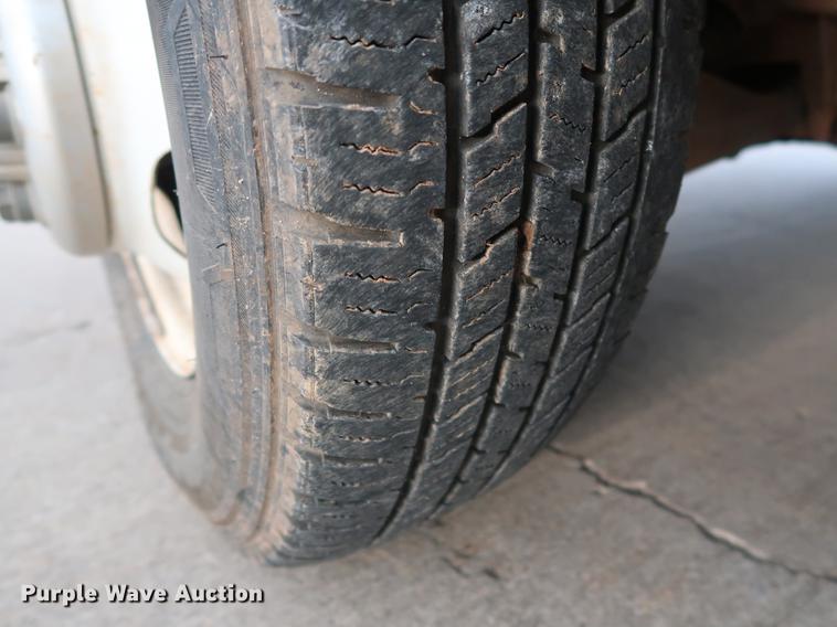 image for item FE9617 2005 GMC Savana G3500 box truck