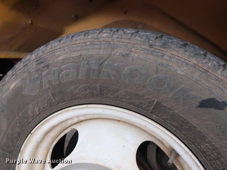 image for item FE9617 2005 GMC Savana G3500 box truck