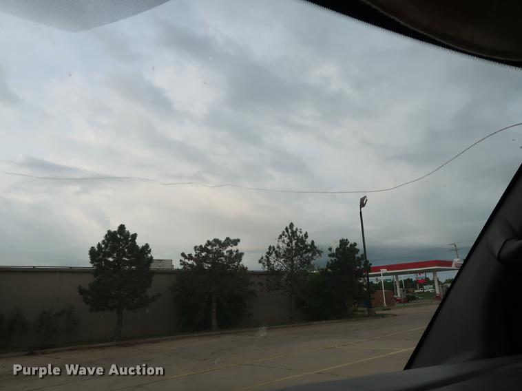 image for item FE9617 2005 GMC Savana G3500 box truck