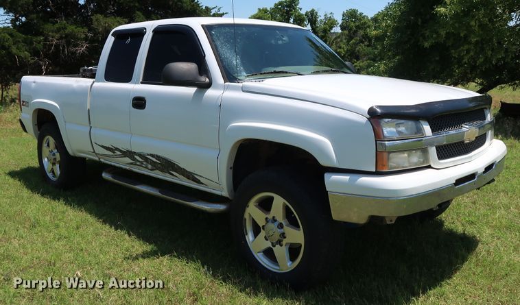 image for item FE9682 2005 Chevrolet Silverado 1500 Ext. Cab pickup truck