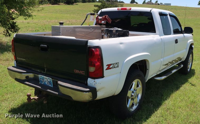 image for item FE9682 2005 Chevrolet Silverado 1500 Ext. Cab pickup truck