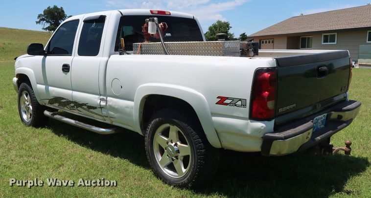 image for item FE9682 2005 Chevrolet Silverado 1500 Ext. Cab pickup truck