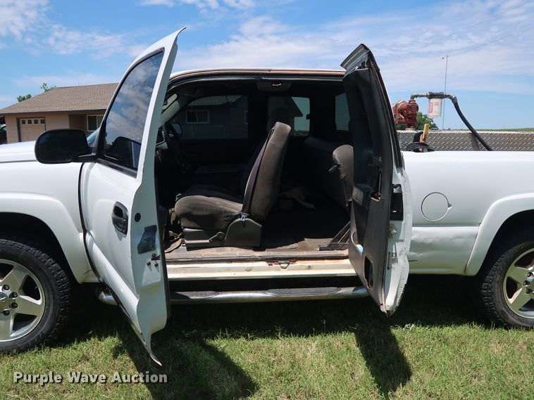 image for item FE9682 2005 Chevrolet Silverado 1500 Ext. Cab pickup truck