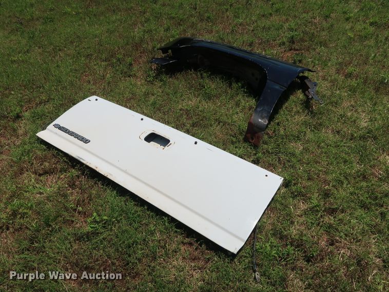 image for item FE9682 2005 Chevrolet Silverado 1500 Ext. Cab pickup truck