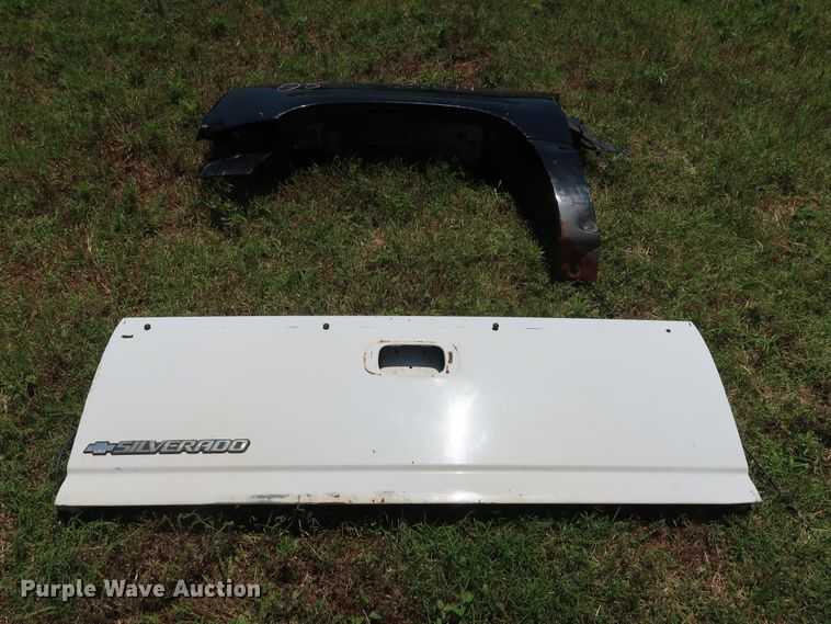 image for item FE9682 2005 Chevrolet Silverado 1500 Ext. Cab pickup truck