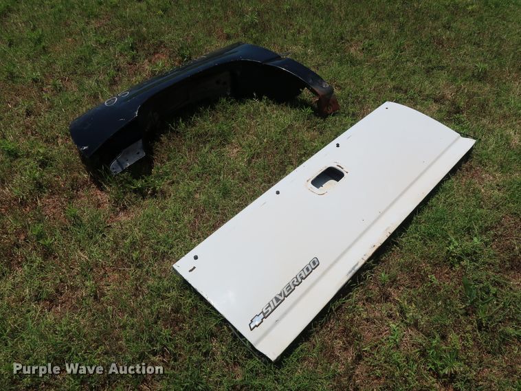 image for item FE9682 2005 Chevrolet Silverado 1500 Ext. Cab pickup truck