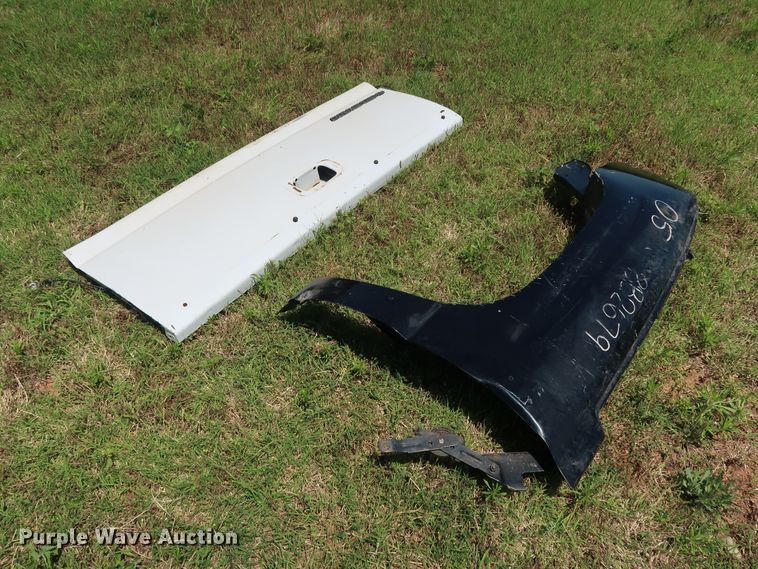 image for item FE9682 2005 Chevrolet Silverado 1500 Ext. Cab pickup truck