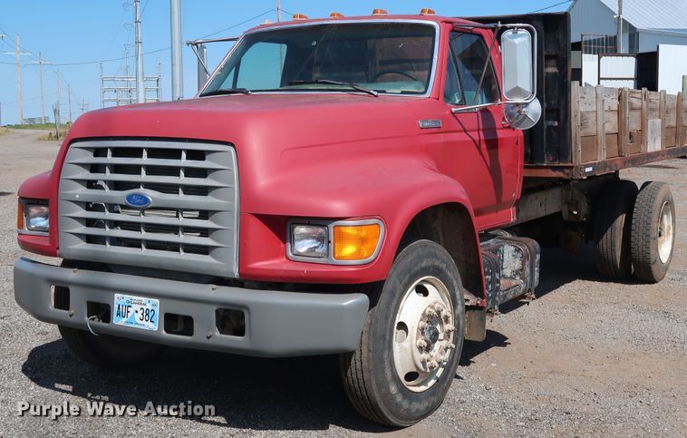 image for item FE9687 1995 Ford F700 dump flatbed truck
