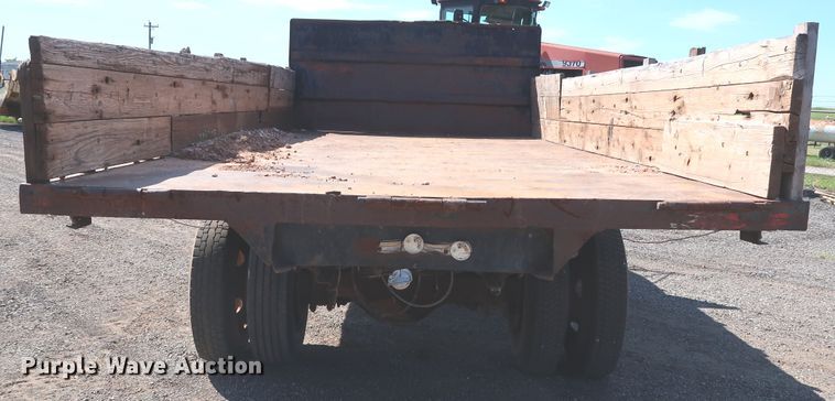 image for item FE9687 1995 Ford F700 dump flatbed truck