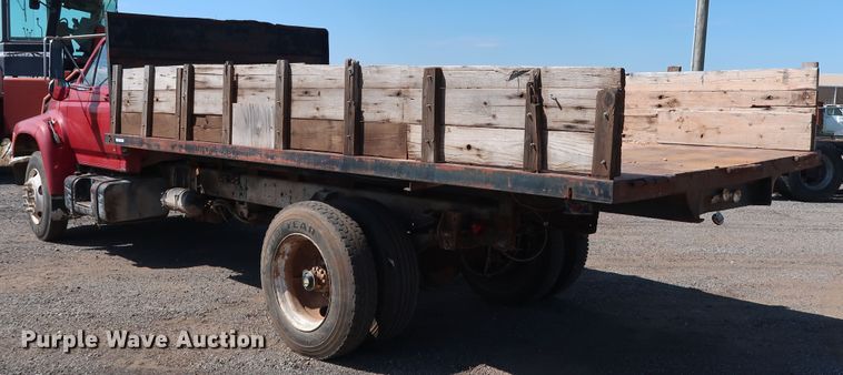 image for item FE9687 1995 Ford F700 dump flatbed truck