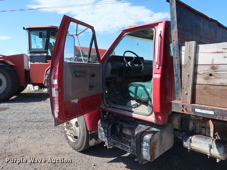 image for item FE9687 1995 Ford F700 dump flatbed truck