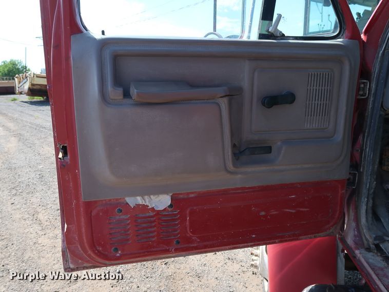 image for item FE9687 1995 Ford F700 dump flatbed truck