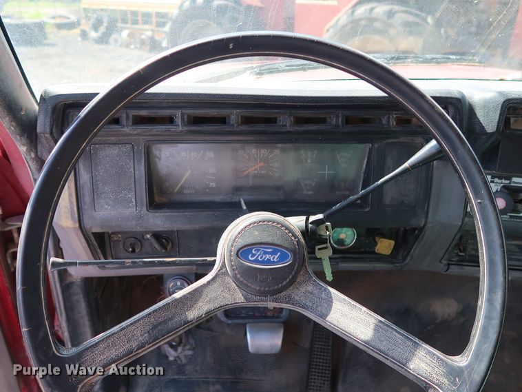 image for item FE9687 1995 Ford F700 dump flatbed truck