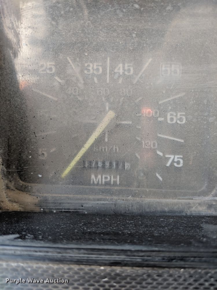 image for item FE9687 1995 Ford F700 dump flatbed truck