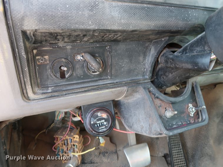 image for item FE9687 1995 Ford F700 dump flatbed truck