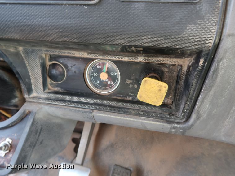 image for item FE9687 1995 Ford F700 dump flatbed truck