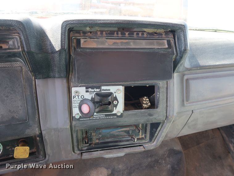 image for item FE9687 1995 Ford F700 dump flatbed truck