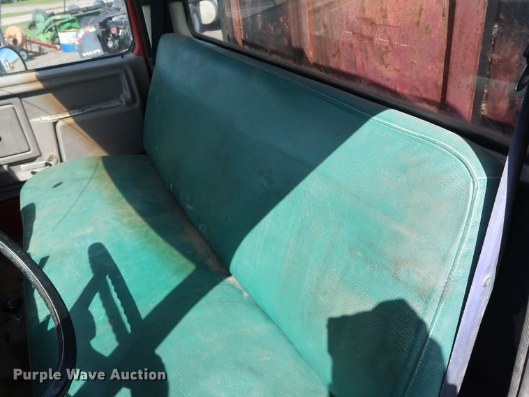 image for item FE9687 1995 Ford F700 dump flatbed truck