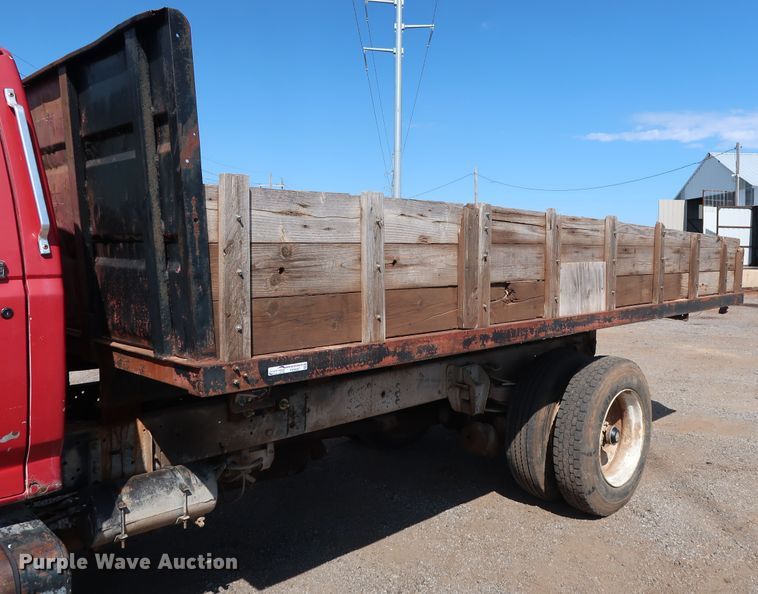 image for item FE9687 1995 Ford F700 dump flatbed truck
