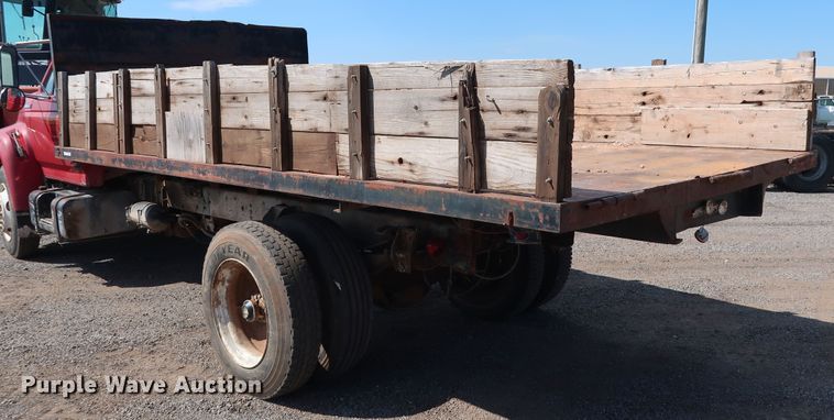 image for item FE9687 1995 Ford F700 dump flatbed truck