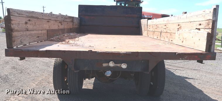 image for item FE9687 1995 Ford F700 dump flatbed truck