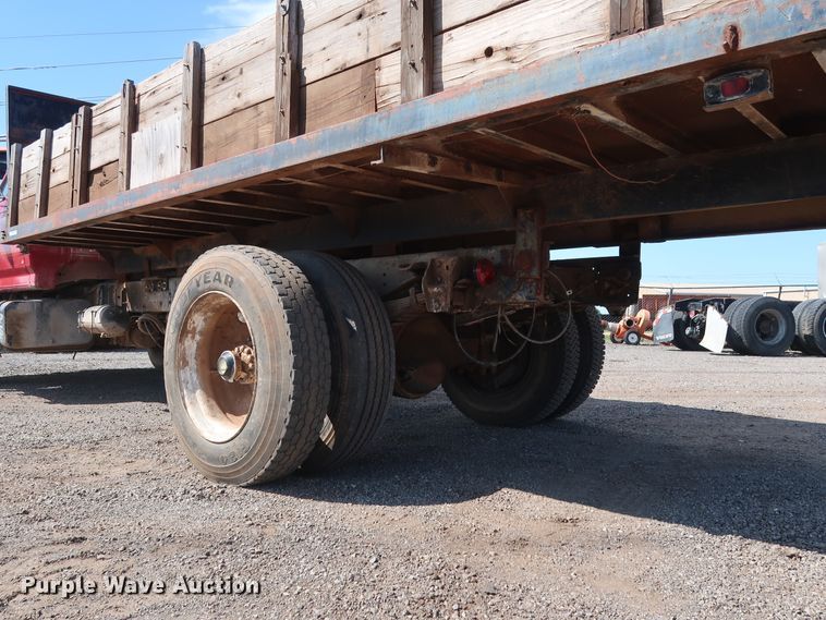 image for item FE9687 1995 Ford F700 dump flatbed truck