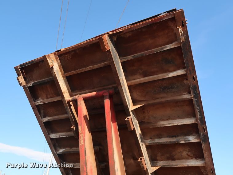 image for item FE9687 1995 Ford F700 dump flatbed truck