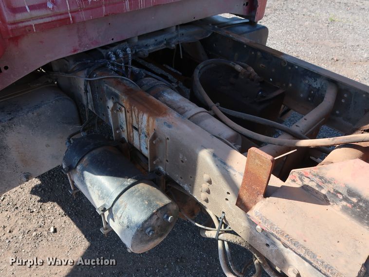 image for item FE9687 1995 Ford F700 dump flatbed truck