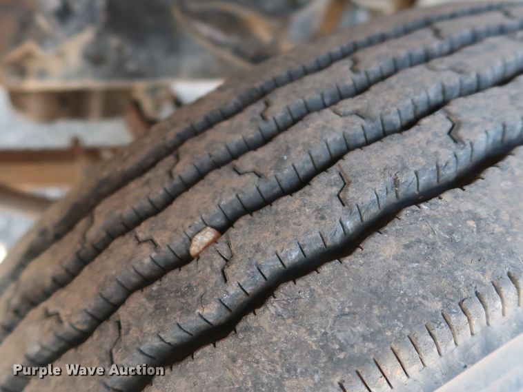 image for item FE9687 1995 Ford F700 dump flatbed truck