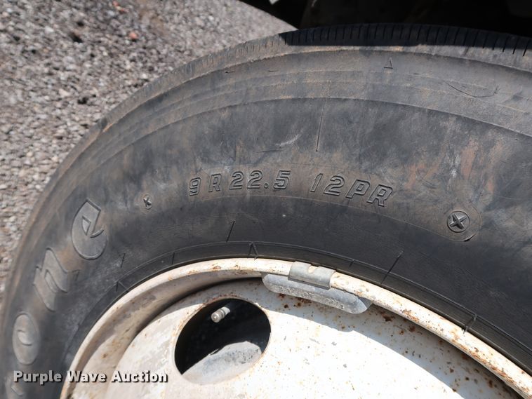 image for item FE9687 1995 Ford F700 dump flatbed truck