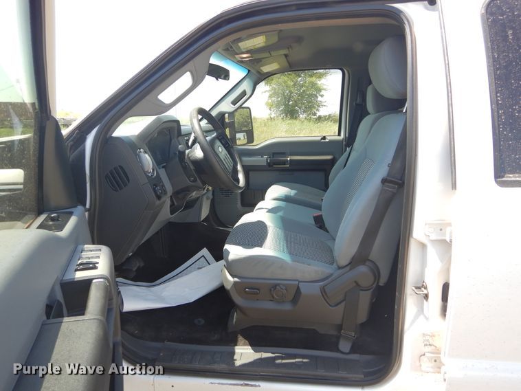 image for item FI9838 2013 Ford F350 Crew Cab pickup truck