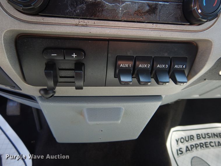 image for item FI9838 2013 Ford F350 Crew Cab pickup truck