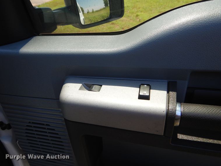 image for item FI9838 2013 Ford F350 Crew Cab pickup truck