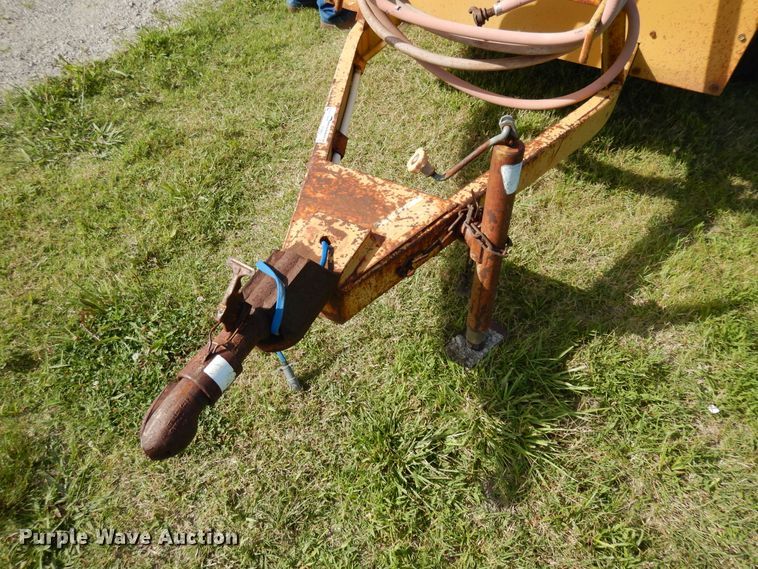 image for item FI9862 Leroi 185 air compressor