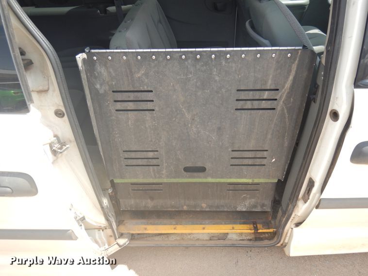 image for item FI9876 2007 Dodge Grand Caravan handicap accessible van
