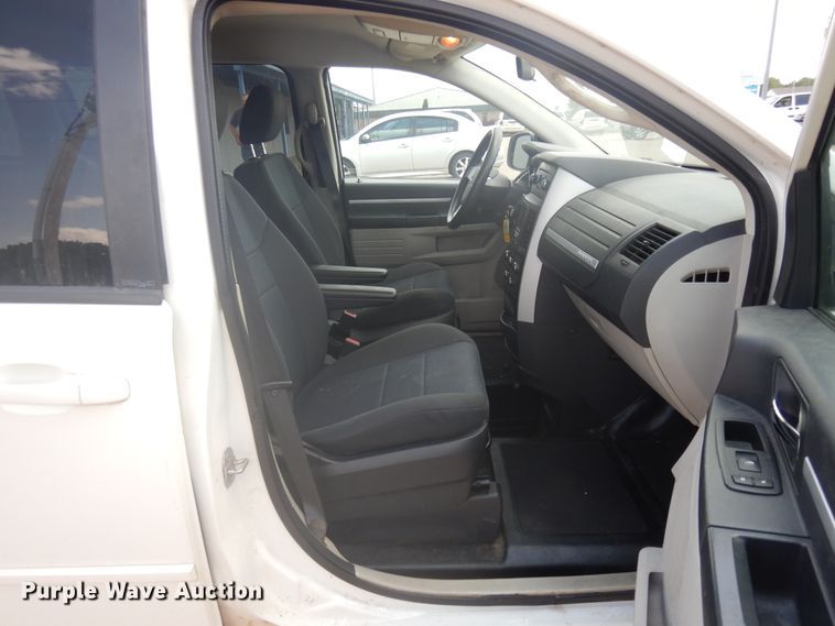 image for item FI9877 2010 Dodge Grand Caravan handicap accessible van