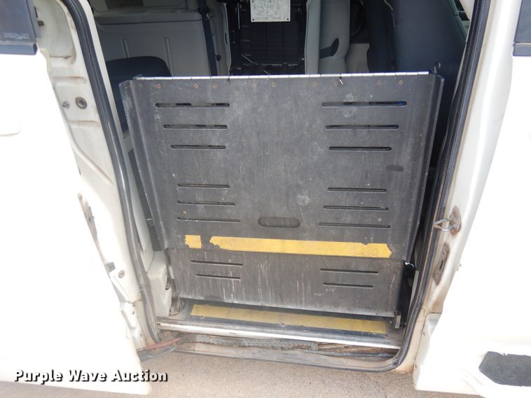 image for item FI9877 2010 Dodge Grand Caravan handicap accessible van