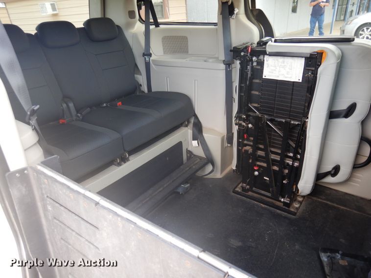 image for item FI9877 2010 Dodge Grand Caravan handicap accessible van