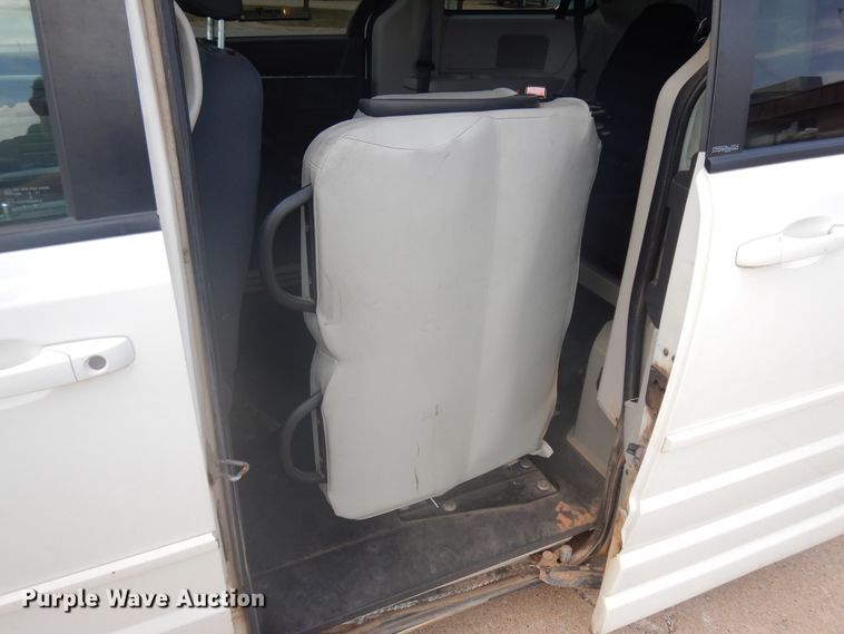 image for item FI9877 2010 Dodge Grand Caravan handicap accessible van